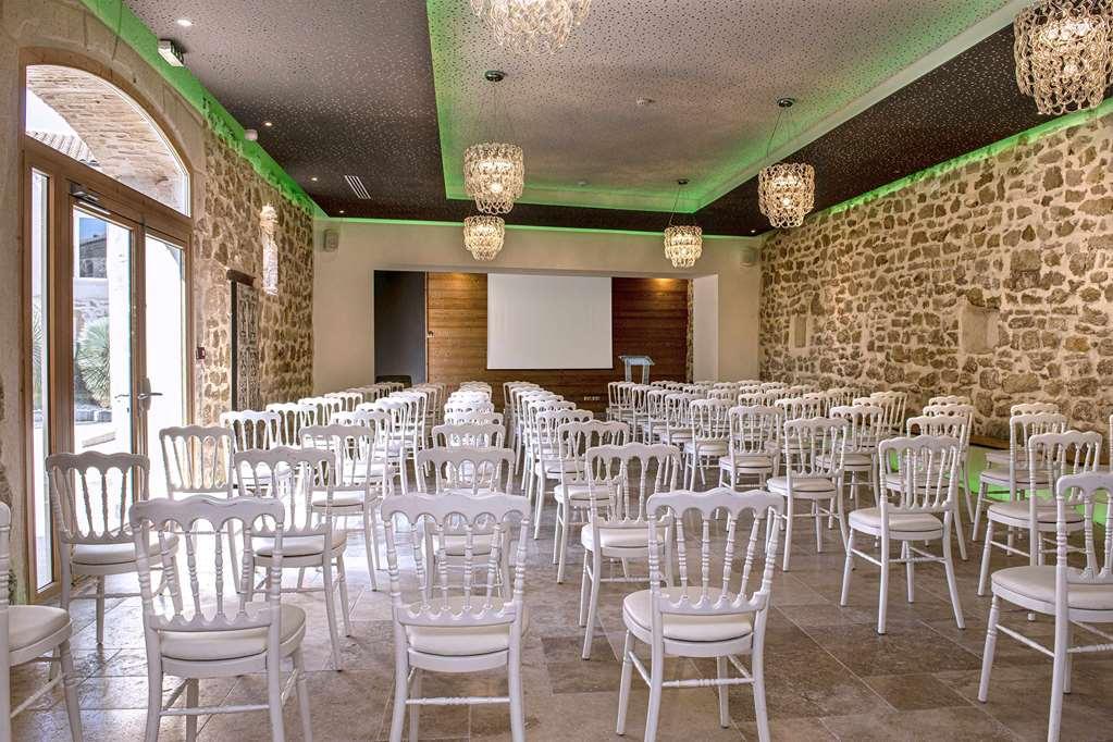 Château De Massillan Uchaux Instalações foto